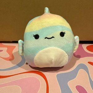 Squishmallows Fabiola the Fish